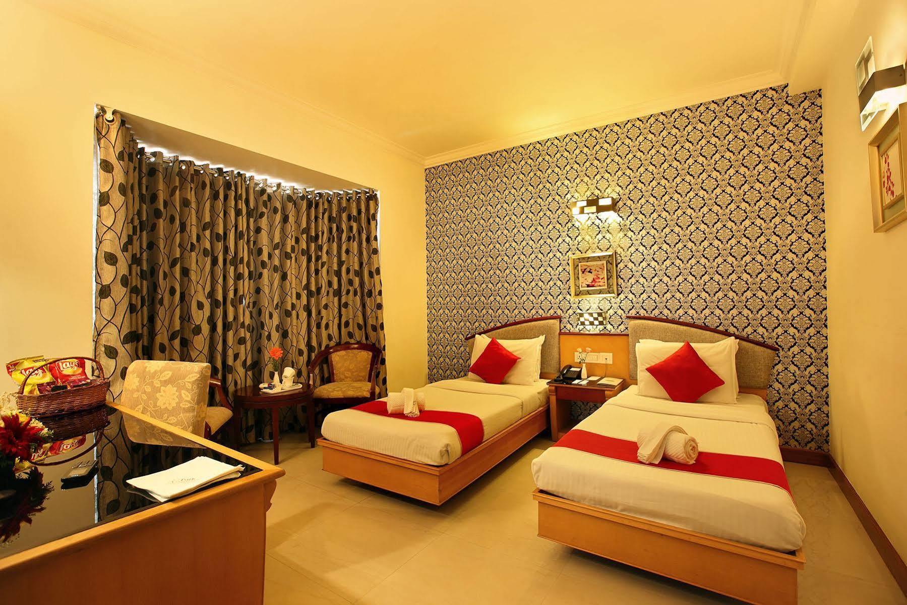 Hotel Park Residency, Kakkanad Kochi Exterior photo
