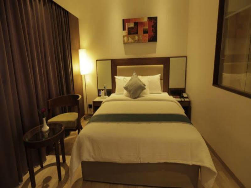 Hotel Park Residency, Kakkanad Kochi Exterior photo