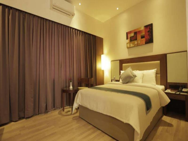 Hotel Park Residency, Kakkanad Kochi Exterior photo